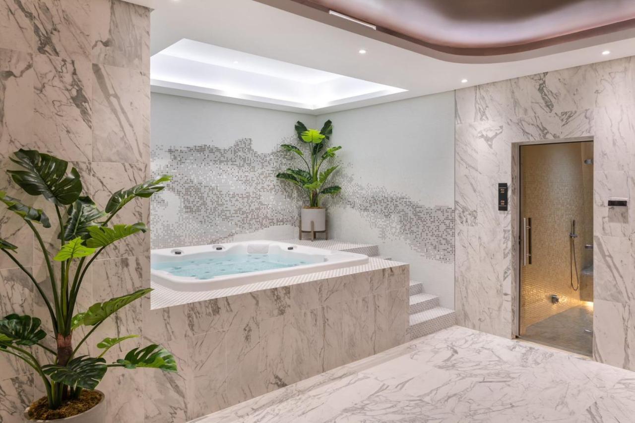 Paramount Hotel Midtown Дубай Екстер'єр фото Spa at the hotel