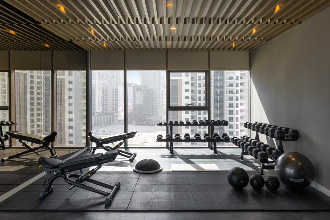 Paramount Hotel Midtown Дубай Екстер'єр фото The gym at the hotel