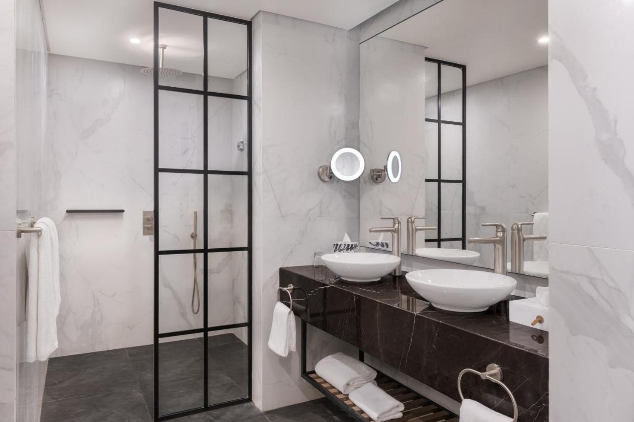 Paramount Hotel Midtown Дубай Екстер'єр фото Bathroom