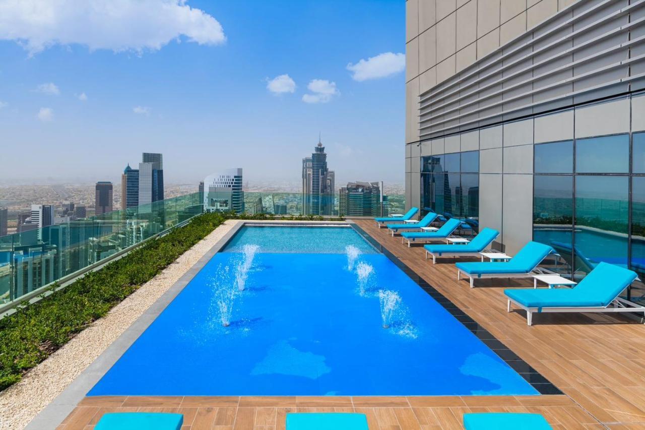 Paramount Hotel Midtown Дубай Екстер'єр фото Rooftop pool